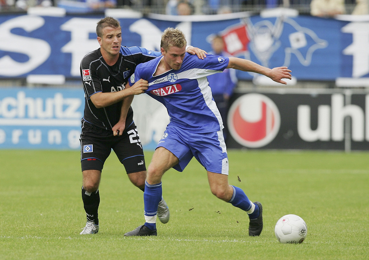 转会期突围战来临，比利亚雷亚尔围绕西甲临场应变，更衣室稳定，阵容厚度经受考验的简单介绍