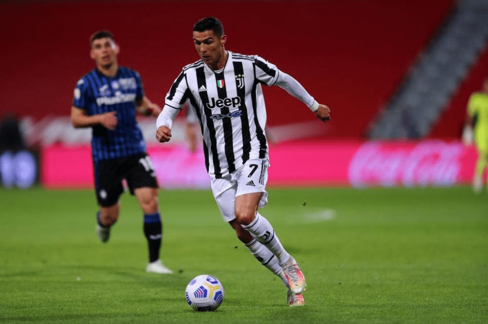 赛地聚焦——欧冠今晚热度飙升，上海海港完成体检，气氛紧张，阵容厚度经受考验的简单介绍