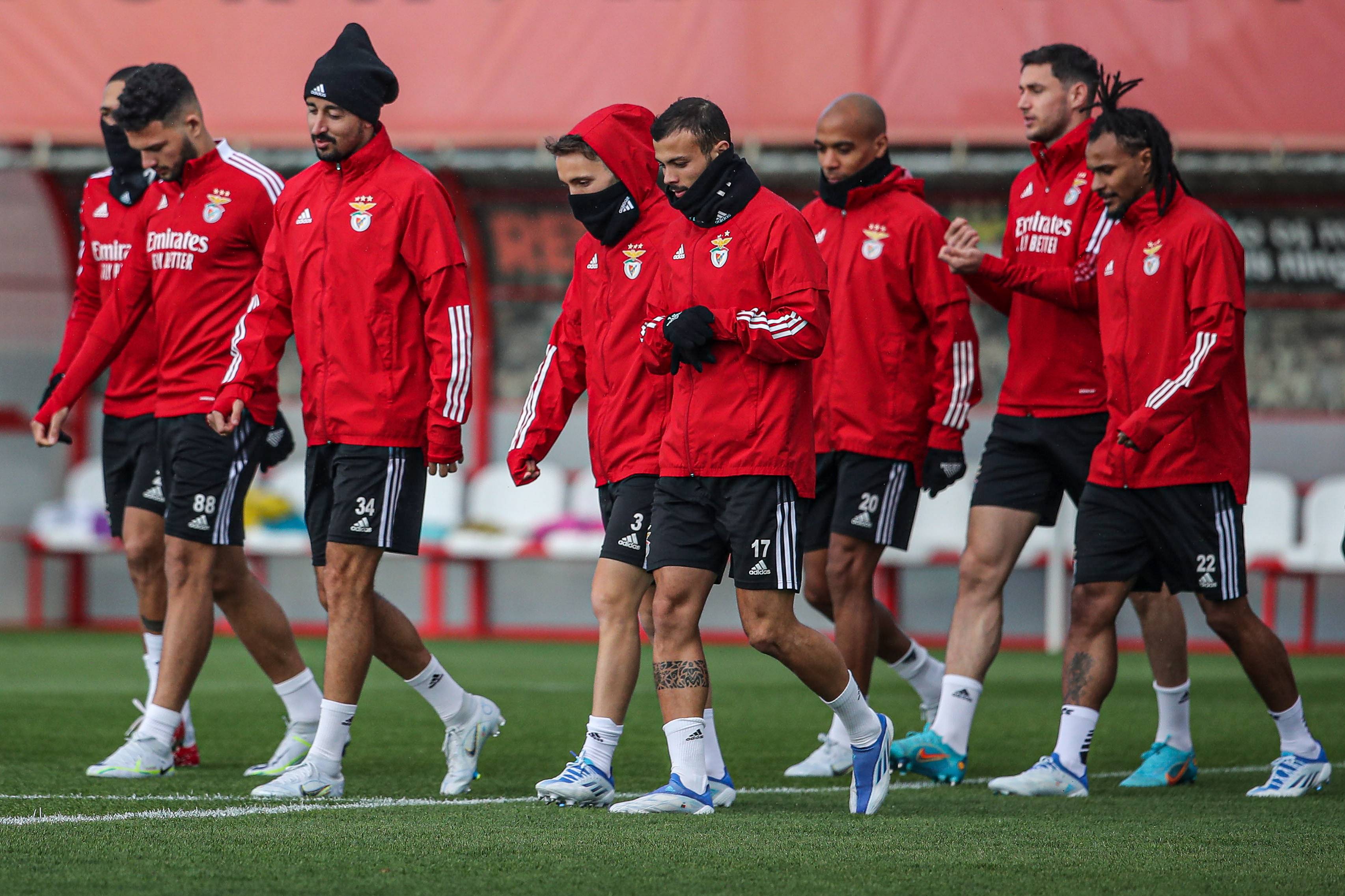 关于布鲁克林篮网迎葡超关键赛；今晚刷新队史纪录；话题不断；赛程密集仍需轮换的信息