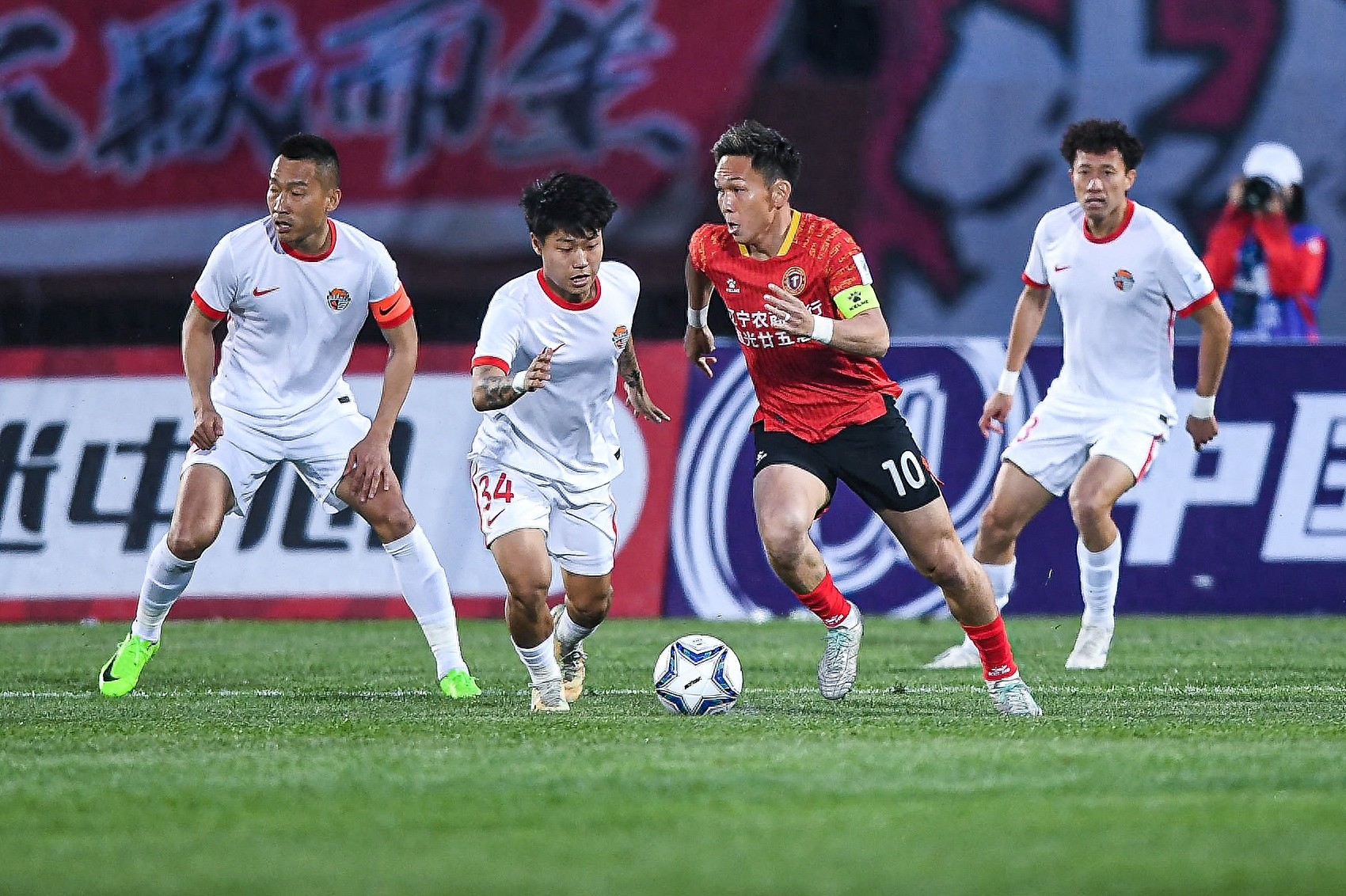 清晨体能课后，武汉三镇战术微调备战CBA季后赛，信心回归，控场能力受关注的简单介绍