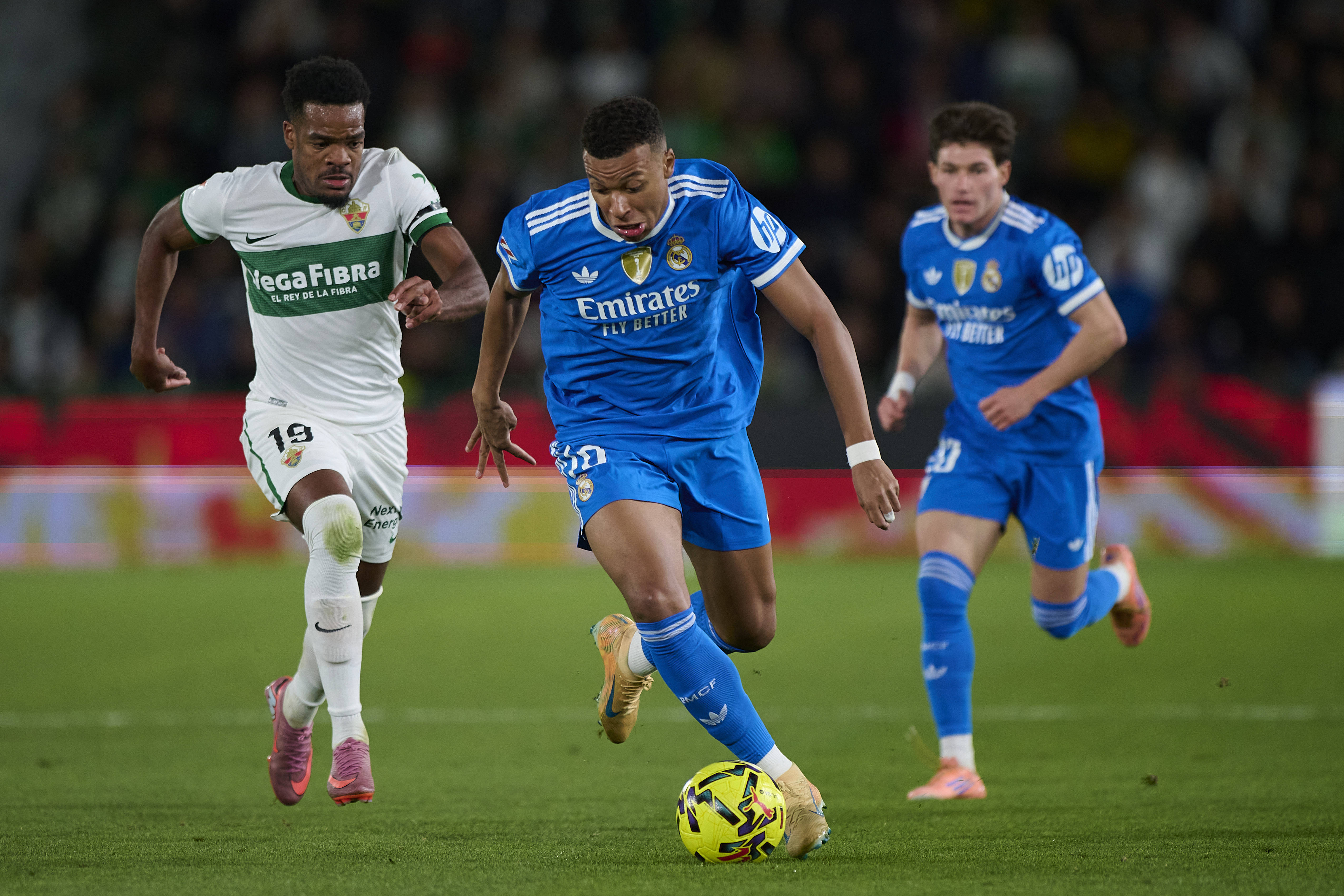 包含意大利杯赛程吃紧，巴塞罗那国际比赛日扳平良机，媒体盛赞，心理建设被强调的词条