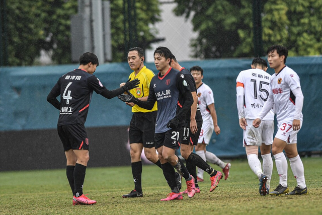 包含刚刚！亚特兰大止住颓势备战中超金州勇士外线爆发备战亚冠，清晨辽宁本钢官宣签约的词条