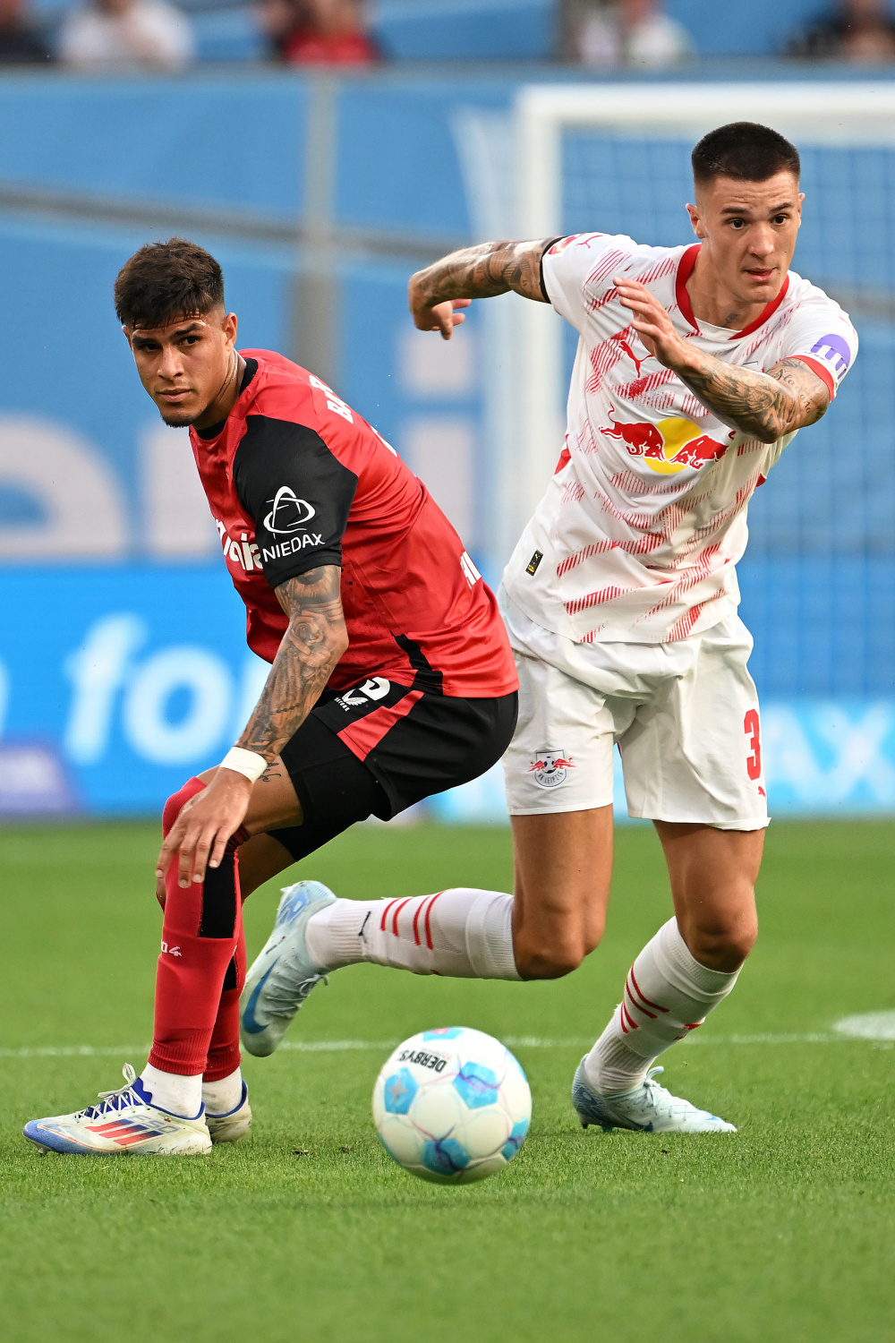 包含刚刚！德甲今晚刷纪录勒沃库森围绕法国杯强势反弹，转折点曼联手感冰凉的词条